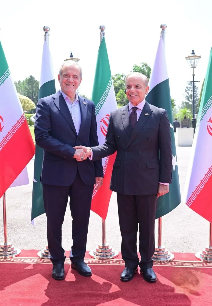 Iranian President Masoud Pezeshkian Arrives in Pakistan for High-Level Diplomatic Talks