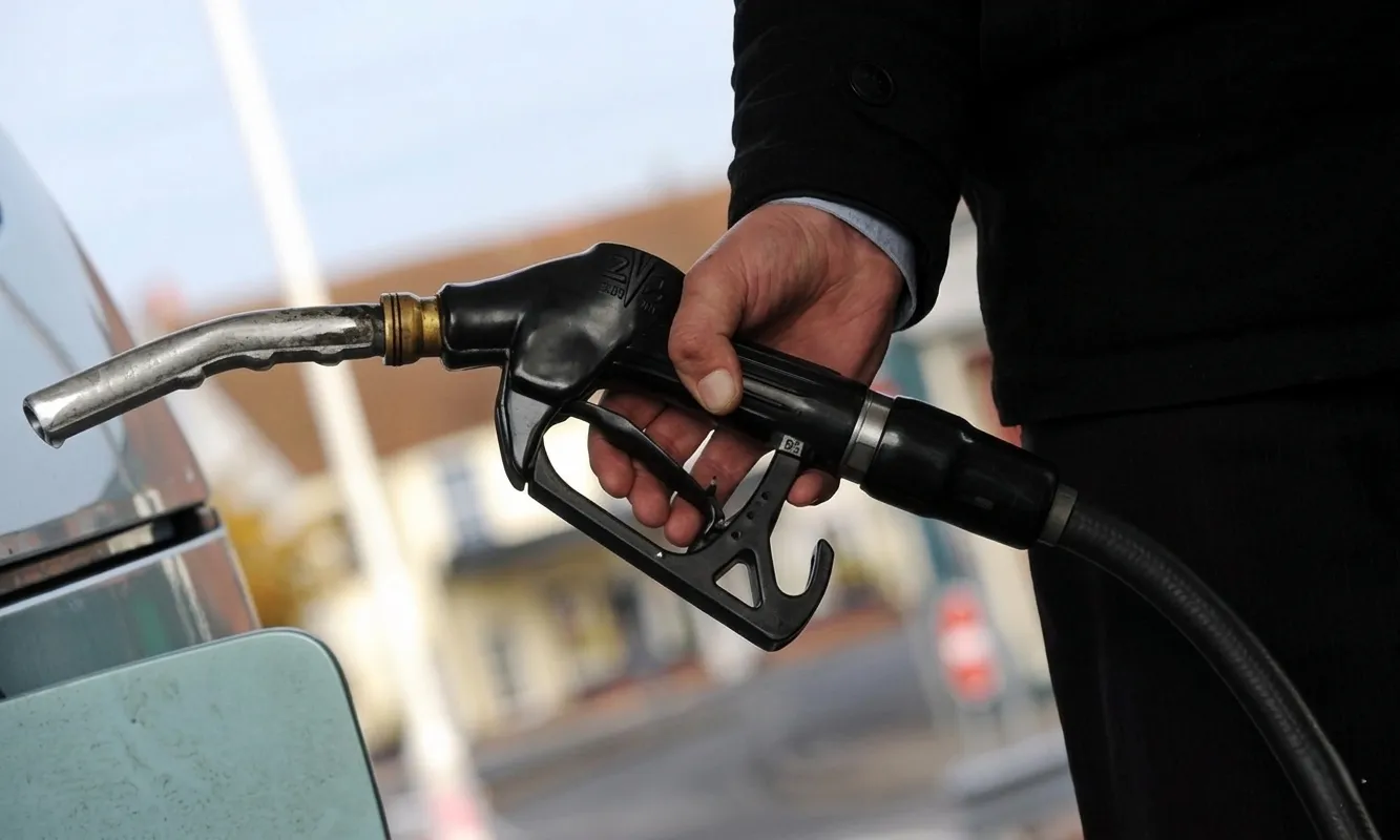 Pakistan Raises Climate Support Levy on Petrol and Diesel Without Changing Retail Prices