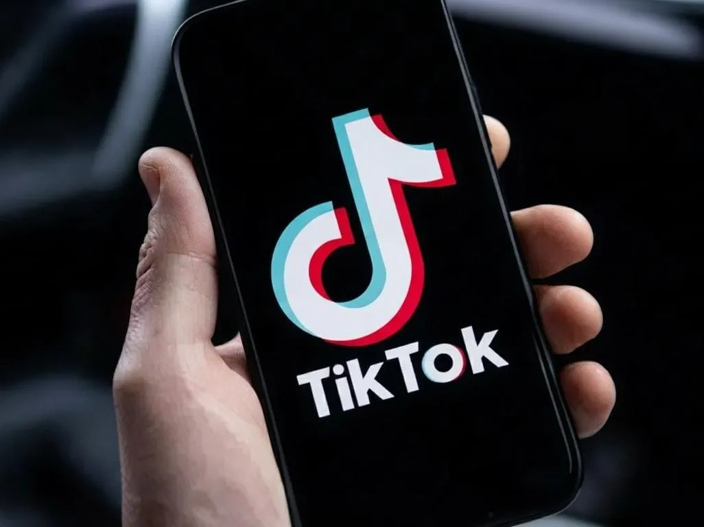 Woman Arrested in Pakpattan After Allegedly Wearing Police Uniform in Viral TikTok Video