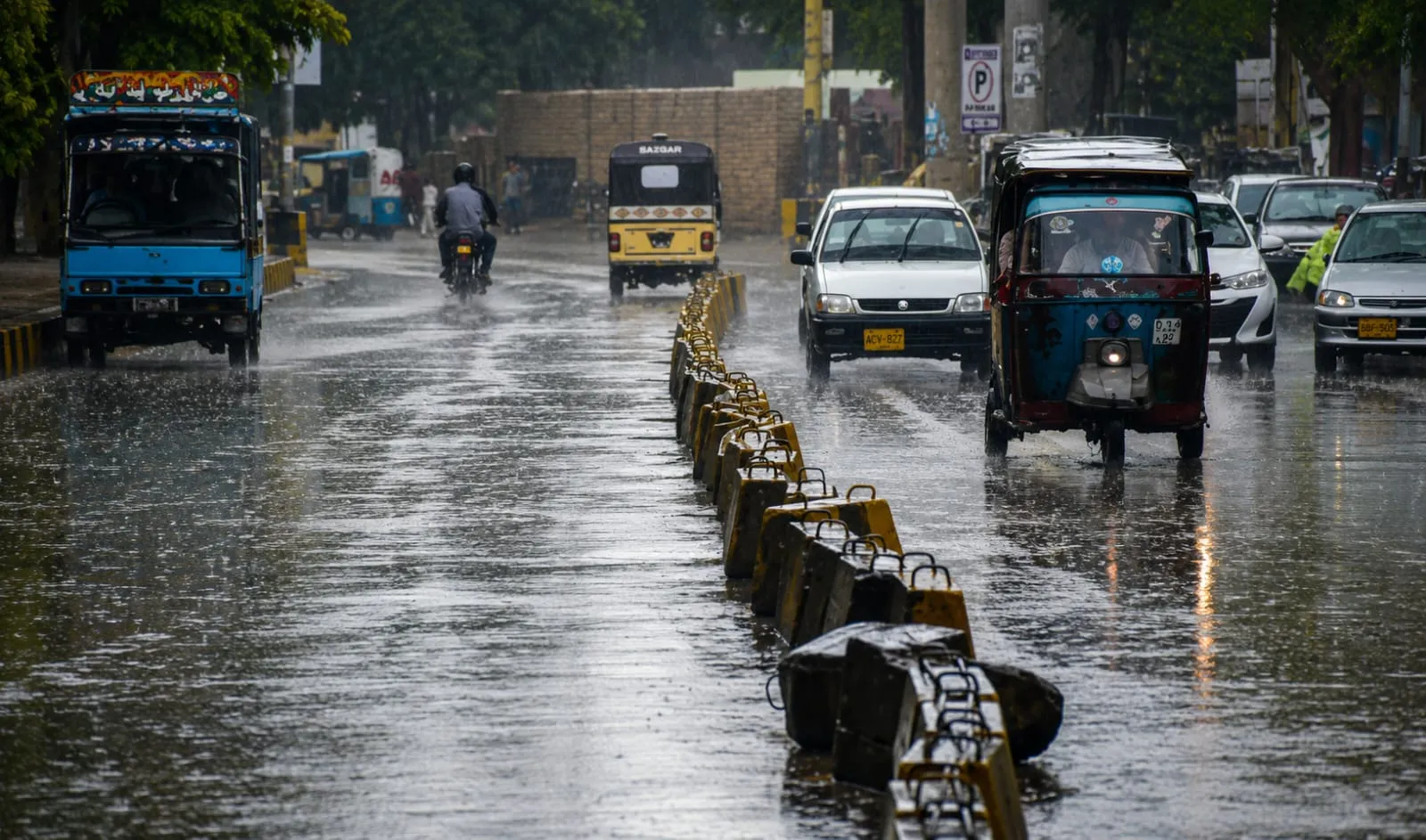 PMD Forecasts Heavy Rain and Thunderstorms Across Several Parts of Pakistan