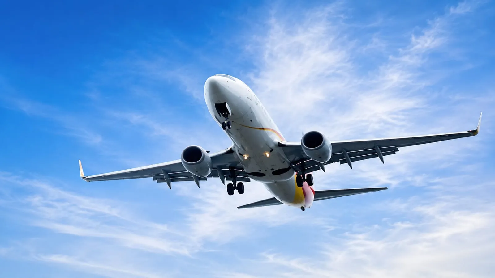 Lahore Airport Flight Operations Disrupted as Severe Storms Delay 10 Flights
